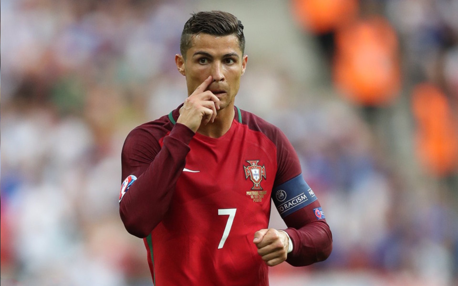 游泳赛事决赛竞争激烈